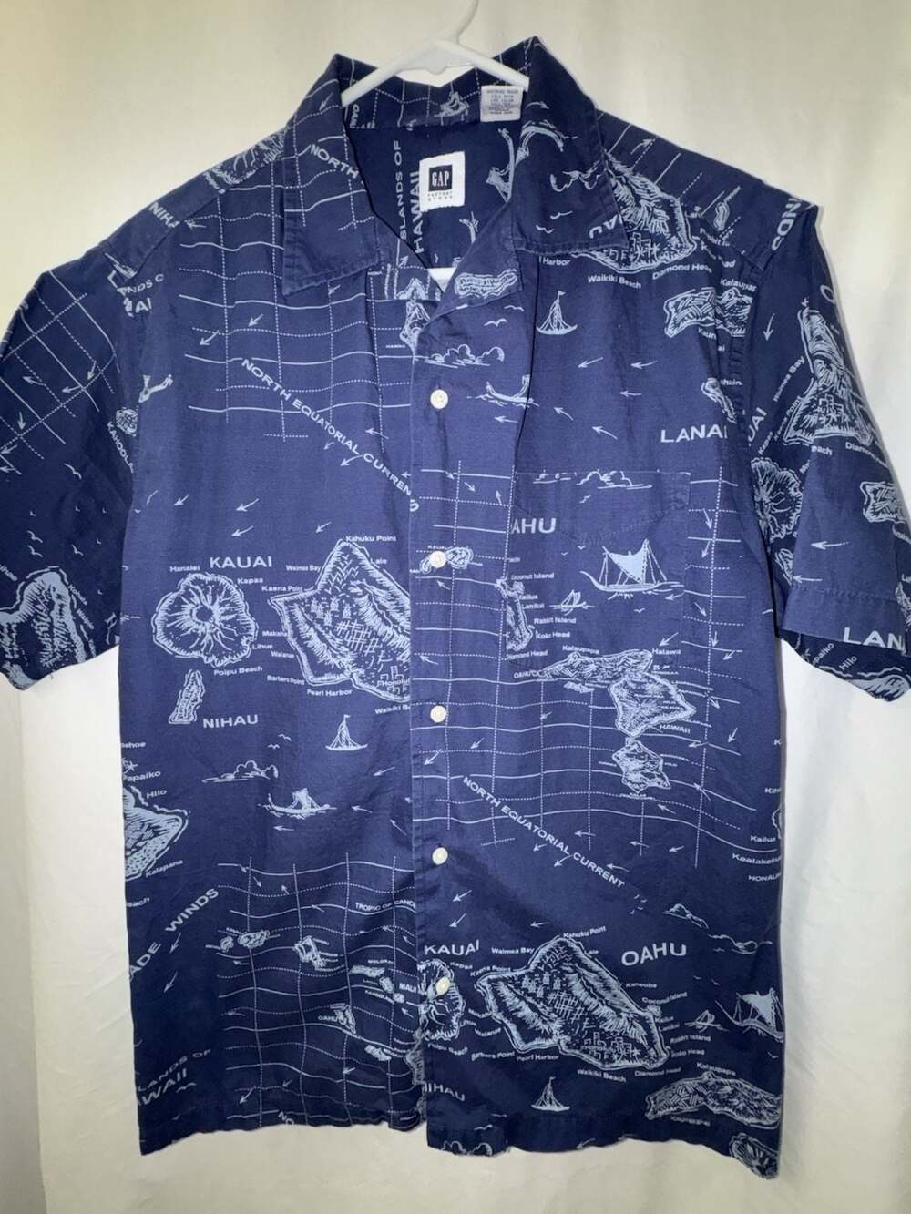 Gap Factory Store Men's Hawaii Island Map Print Short Sleeve Button-Up Shirt